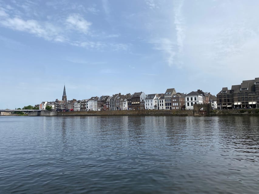 2H Walking Tour Maastricht - Helpoort adds a clear piece of the old defenses