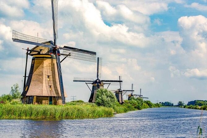8 hour Walking and Boat Tour to Rotterdam and Kinderdijk - Taking the Bus to Kinderdijk