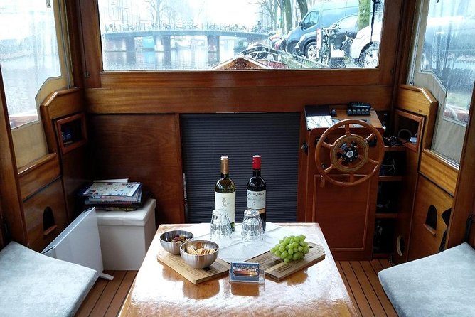 A unique experience! Semi private cruise. Authentic stylish boat! Book Leemstar! - The guide’s style: casual, funny, and full of context