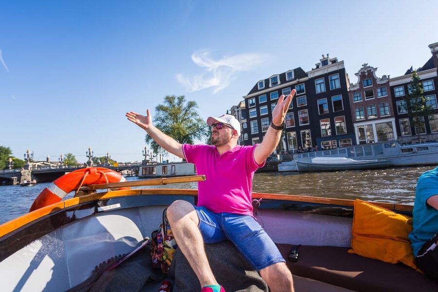 Amsterdam:1.5-Hour Canal Cruise local Guide, Drinks & Snacks - Is $25 a fair price?