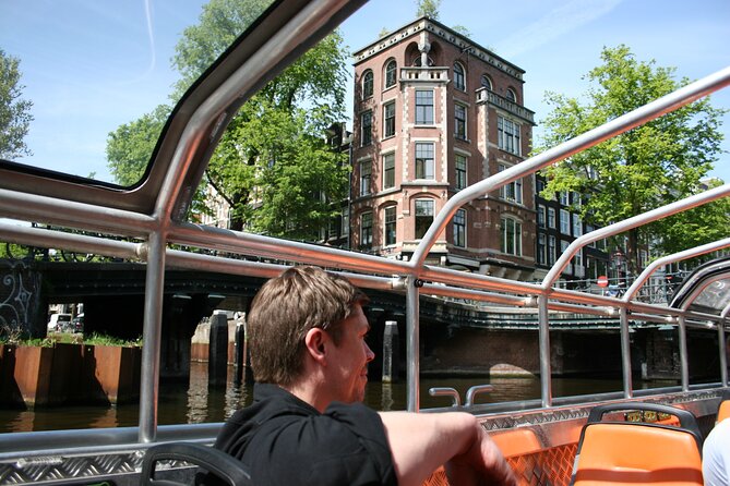 Amsterdam 1h Canal Cruise by Semi-Open Boat with Audio Guide - Why the semi-open boat makes a difference