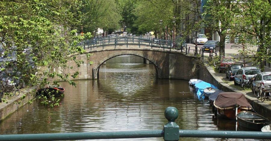 Amsterdam: 2.5-Hour Historic Private Walking Tour - Narrow lanes and the Red Light District