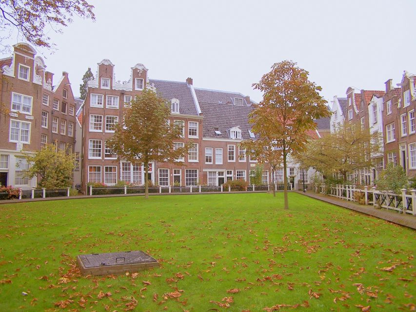 Amsterdam: 2.5-Hour Historic Private Walking Tour - Nieuwmarkt and a medieval city gate
