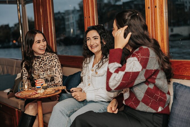 Amsterdam: 2-Hour Canal Cruise incl. Drinks & Dutch Snacks - What is served on board