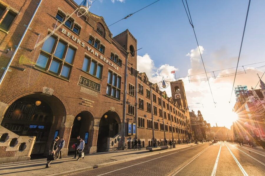 Amsterdam: 3-Hour Private Bike Tour of the City Center - What the guides add to the experience