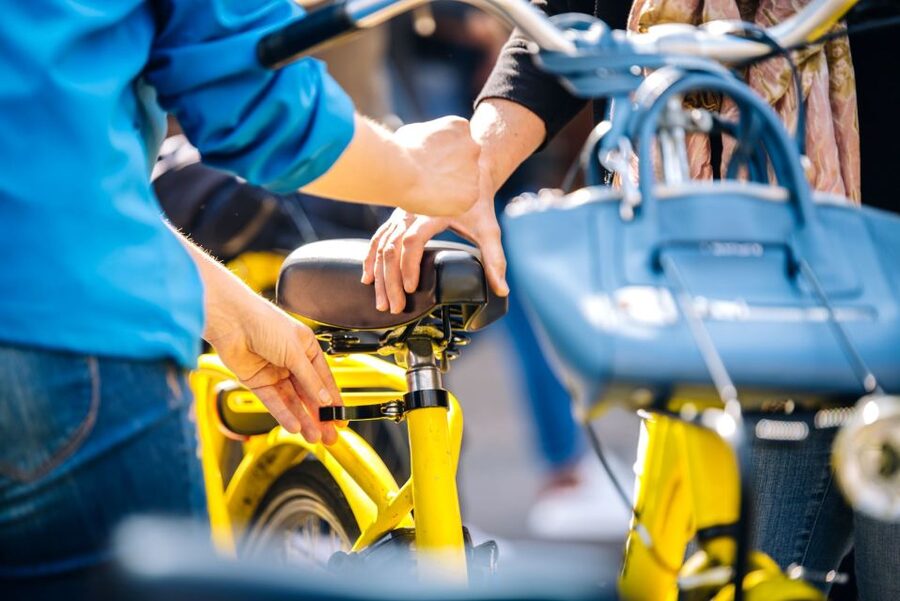 Amsterdam: 3h E-Bike Tour with break - Along Jordaan’s canals and narrow streets