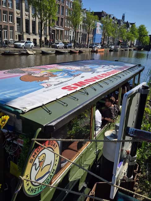 Amsterdam: 420 Smoke-Friendly Boat Tour - A canal cruise built around atmosphere