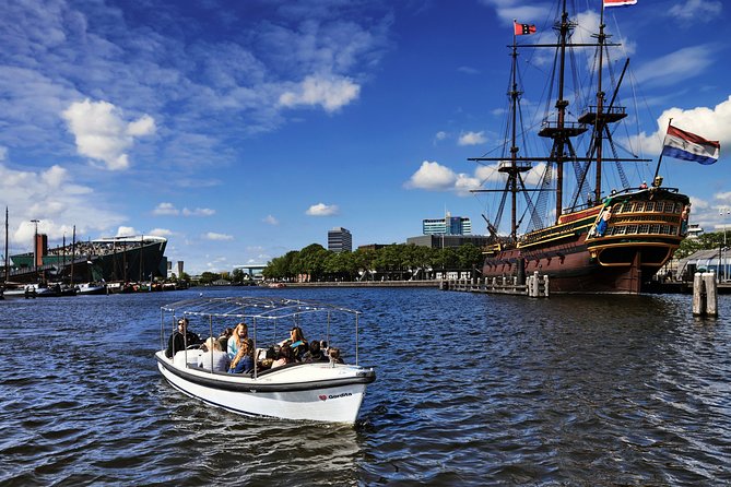 Amsterdam: 60-Minute Guided Private Canal Cruise with Drinks - Why a private canal boat changes the experience