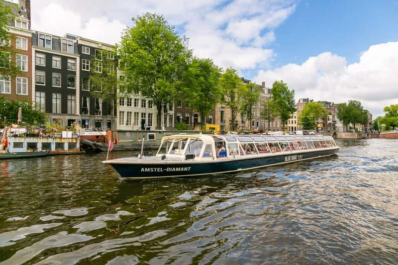 Amsterdam: 75 Minute City Canal Cruise with Audio Guide - Snackbox and family option
