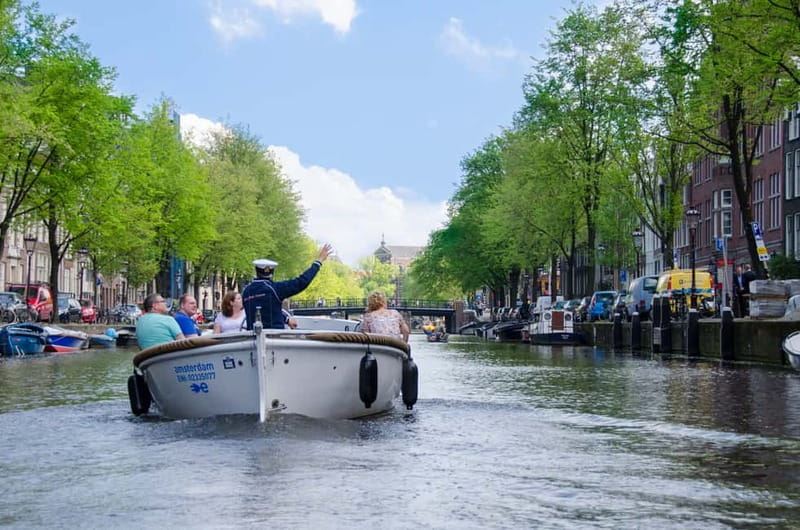 Amsterdam: 75 minute Open Boat Canal Cruise with Live Guide - From the Hard Rock Cafe to Amsterdam-Centrum