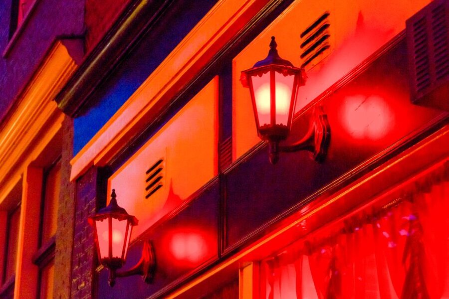 Amsterdam: After Dark Red Light District Tour - Torture history and De Waag