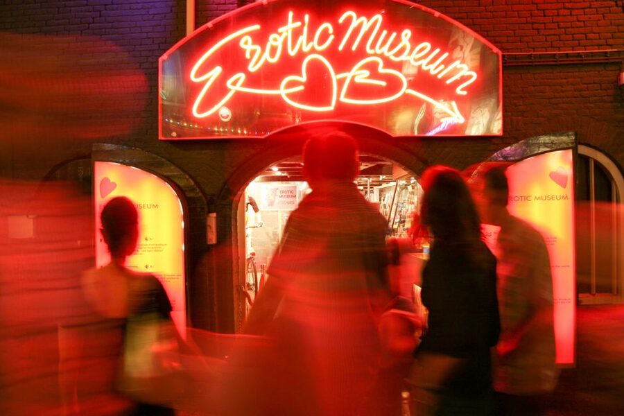 Amsterdam: After Dark Red Light District Tour - Is $57 a fair price for 90 minutes?
