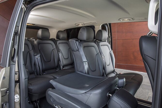 Amsterdam Airport Private Arrival Transfer by Luxury Van - How the Flight Monitoring and Waiting Time Work