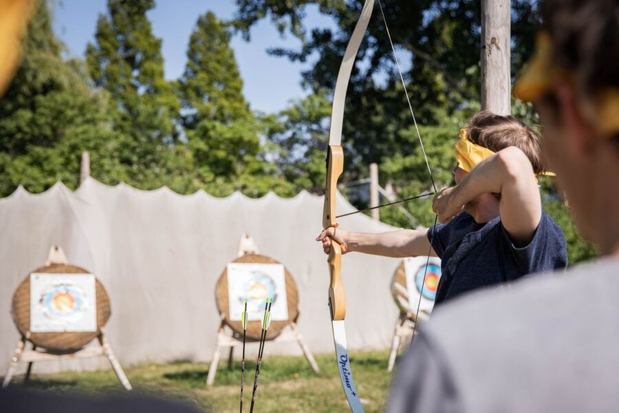 Amsterdam: An Unforgettable Archery Experience! - Taking aim, missing, and trying again