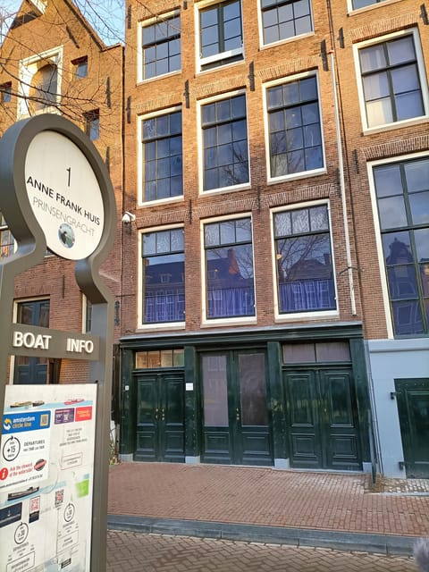 Amsterdam: Anne Frank Guided Small Group Walking Tour - De Silveren Spiegel and stories beyond the Frank family