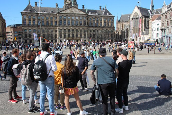 Amsterdam: Anne Frank Small Group Walking Tour - Walking through Amsterdam between the stops