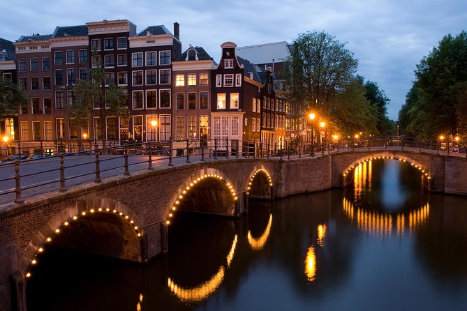 Amsterdam Architecture Tour - Start at Brouwersgracht 64 and read the city’s plan