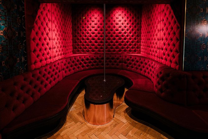Amsterdam: Behind the Scenes Strip Club Tour with Ex-Sex Worker - Timing, group size, and the one-hour format