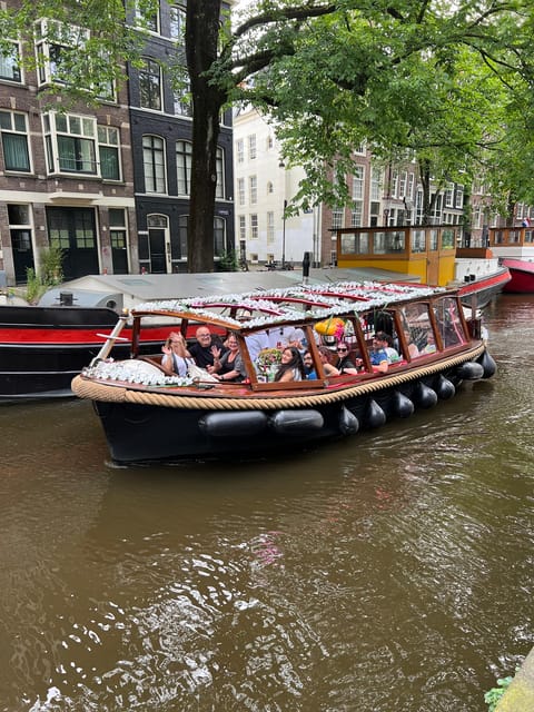 Amsterdam: Boat Tour with Optional Unlimited Drinks - The optional beer and wine package