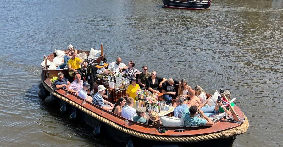 Amsterdam: Boat Tour with Optional Unlimited Drinks - De Sluyswacht and Rembrandt House