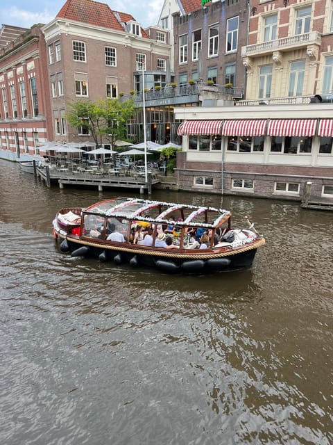 Amsterdam: Boat Tour with Optional Unlimited Drinks - Zuiderkerk, De L’Europe, and Munttoren