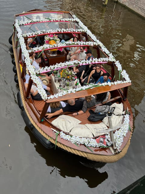 Amsterdam: Boat Tour with Optional Unlimited Drinks - What the Enterprise boat is like