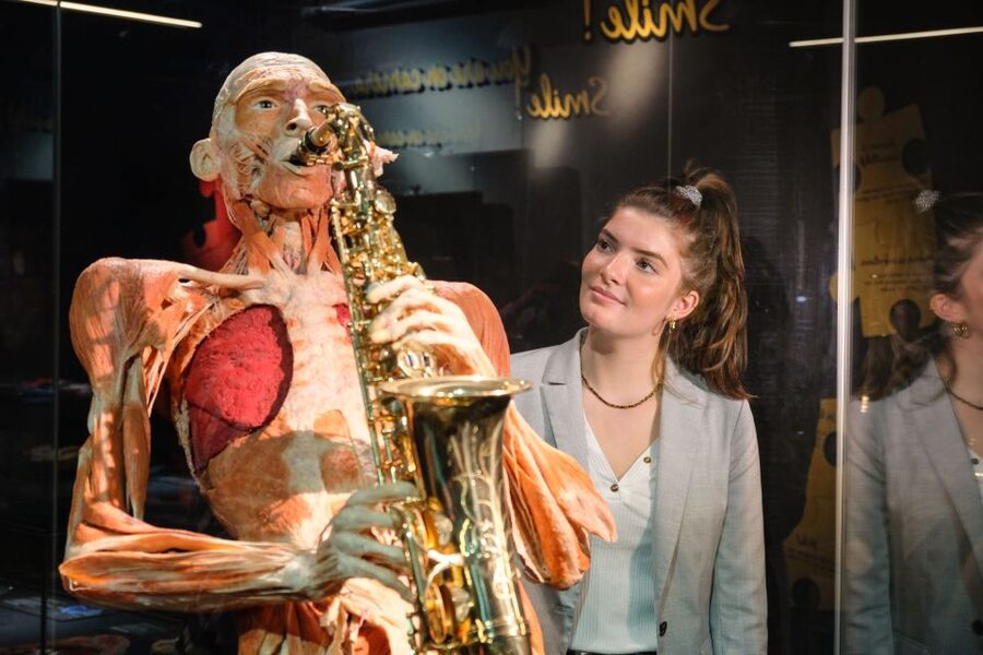 Amsterdam: Body Worlds Exhibition and Canal Cruise - Body Worlds at Damrak 68r: a serious look at the human form