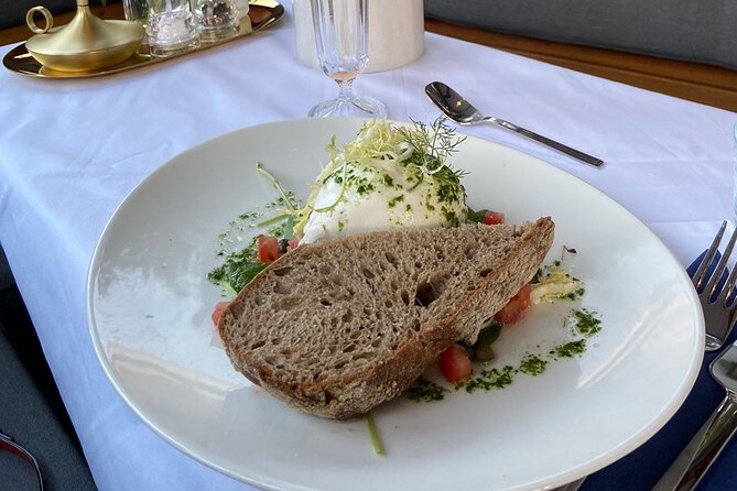 Amsterdam Breakfast Cruise on Private Luxury Boat - A comfortable saloon boat for cool weather
