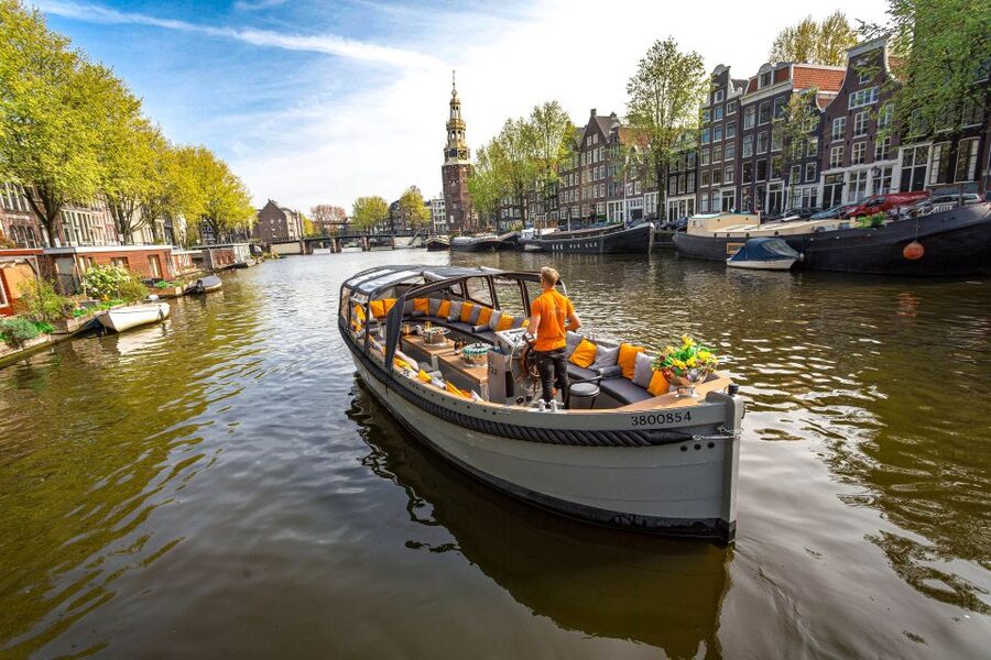 Amsterdam: Canal Belt Private Beer Boat Tour - A private boat gives the outing its character