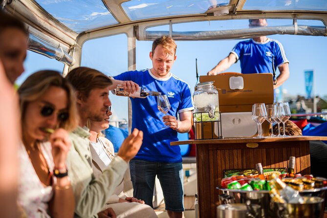 Amsterdam: Canal Booze Cruise with Unlimited Drinks Option - Why the Small Group Size Matters