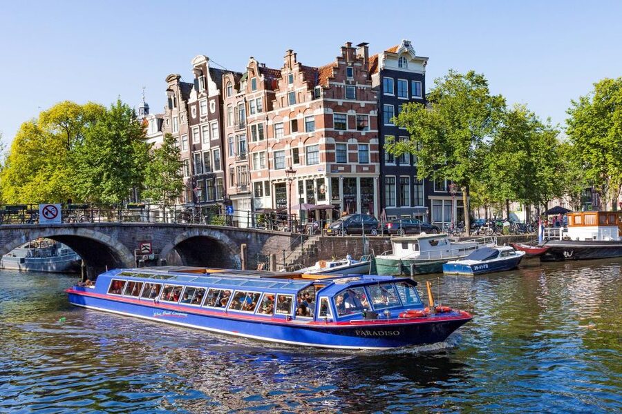 Amsterdam: Canal Cruise and Jewish Cultural Quarter Tickets - A walk through the old Jewish Quarter