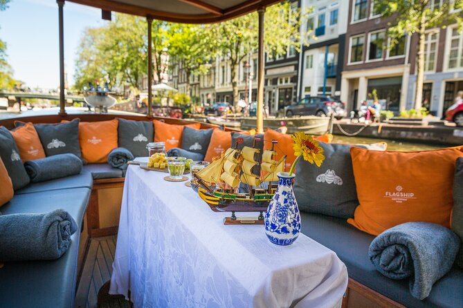 Amsterdam Canal Cruise in Classic Salon Boat With Drinks and Cheese - What this Amsterdam canal cruise is really like