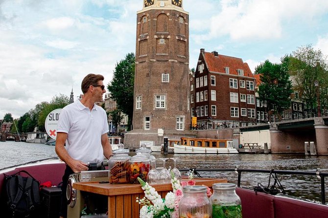 Amsterdam canal cruise in open boat – Guided tour - Who gets the most from this canal cruise
