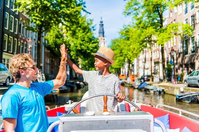 Amsterdam Canal Cruise in Open Boat with Unlimited Drinks Option - Why seeing Amsterdam from the canal works so well