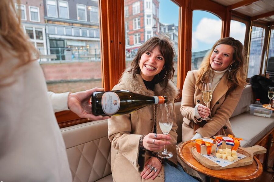 Amsterdam: Canal Cruise with Bubbles & Bites - Leaving the dock and finding the old canal ring