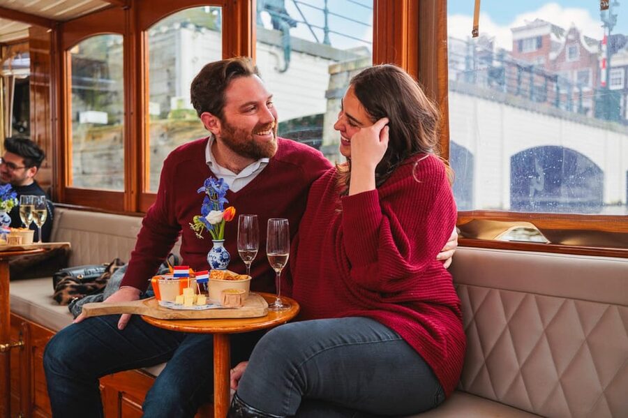 Amsterdam: Canal Cruise with Bubbles & Bites - What the bubbles and bites are really worth
