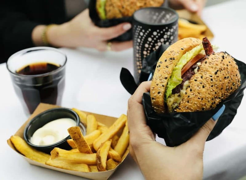 Amsterdam canal cruise with culinary burger or cheese & wine - Why a canal dinner works so well in Amsterdam