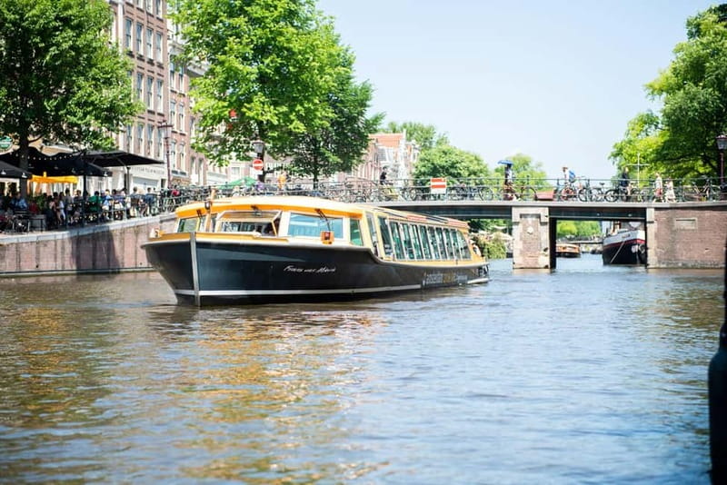 Amsterdam canal cruise with culinary burger or cheese & wine - Starting beside the Anne Frank Museum