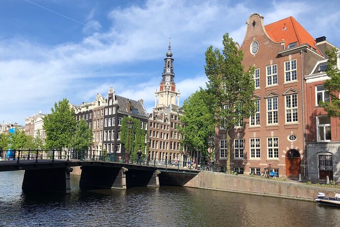 Amsterdam Canal Cruise with German Guide and unlimited drinks - The botanical garden and a rainy-day tip
