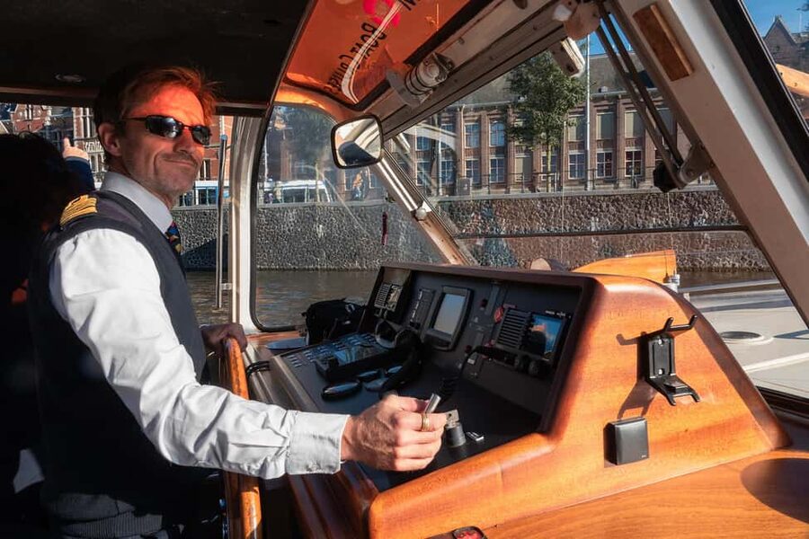 Amsterdam: Canal Cruise with Live Commentary & Audio Guide - The IJ River, 10 minutes of open water