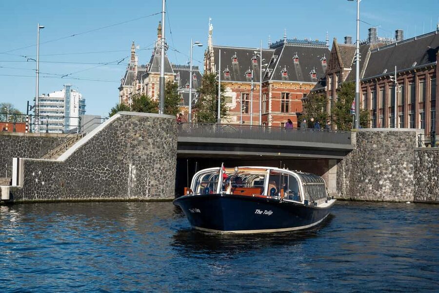 Amsterdam: Canal Cruise with Live Commentary & Audio Guide - Prinsengracht and the main canal belt