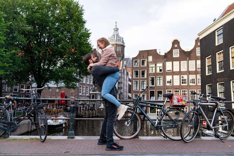 Amsterdam Canals Photoshoot: Private Solo, Family or Couples - A polished Amsterdam memory in 45 minutes