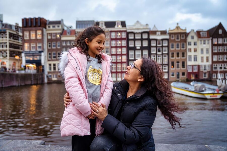 Amsterdam Canals Photoshoot: Private Solo, Family or Couples - Love shoots that feel less stiff
