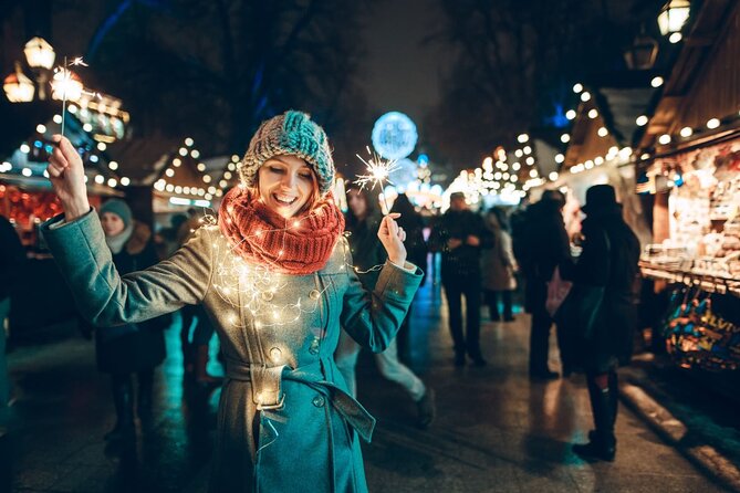 Amsterdam Christmas Walk with hot drink and Dutch treat - Dam Square and the city’s Christmas centerpiece