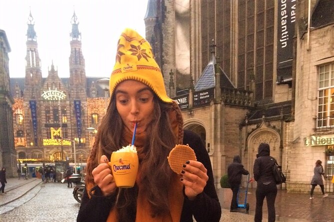 Amsterdam Christmas Walk with hot drink and Dutch treat - Finishing at Noordermarkt