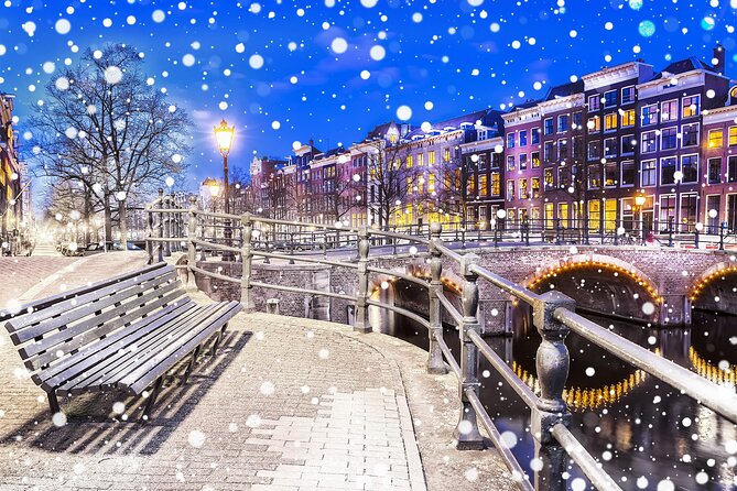 Amsterdam Christmas Walk with hot drink and Dutch treat - Spui: a short stop with plenty of context