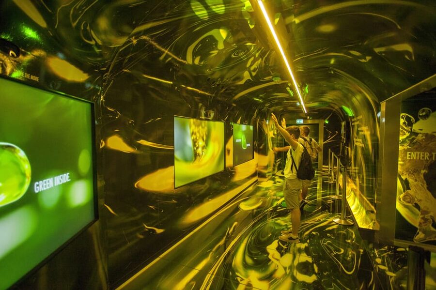 Amsterdam: City Canal Cruise and Heineken Experience Ticket - What the audio commentary does well