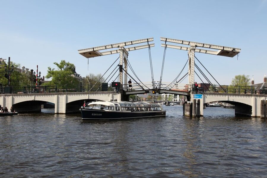 Amsterdam: City Canal Cruise & Straat Museum - What you see from the water