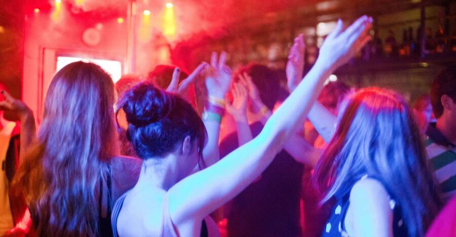 Amsterdam: City Center Bar Crawl and Nightlife Experience - What this Amsterdam pub crawl is really like
