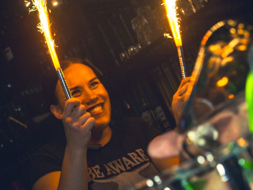 Amsterdam: City Center Bar Crawl and Nightlife Experience - Clothing, identification, and practical preparation